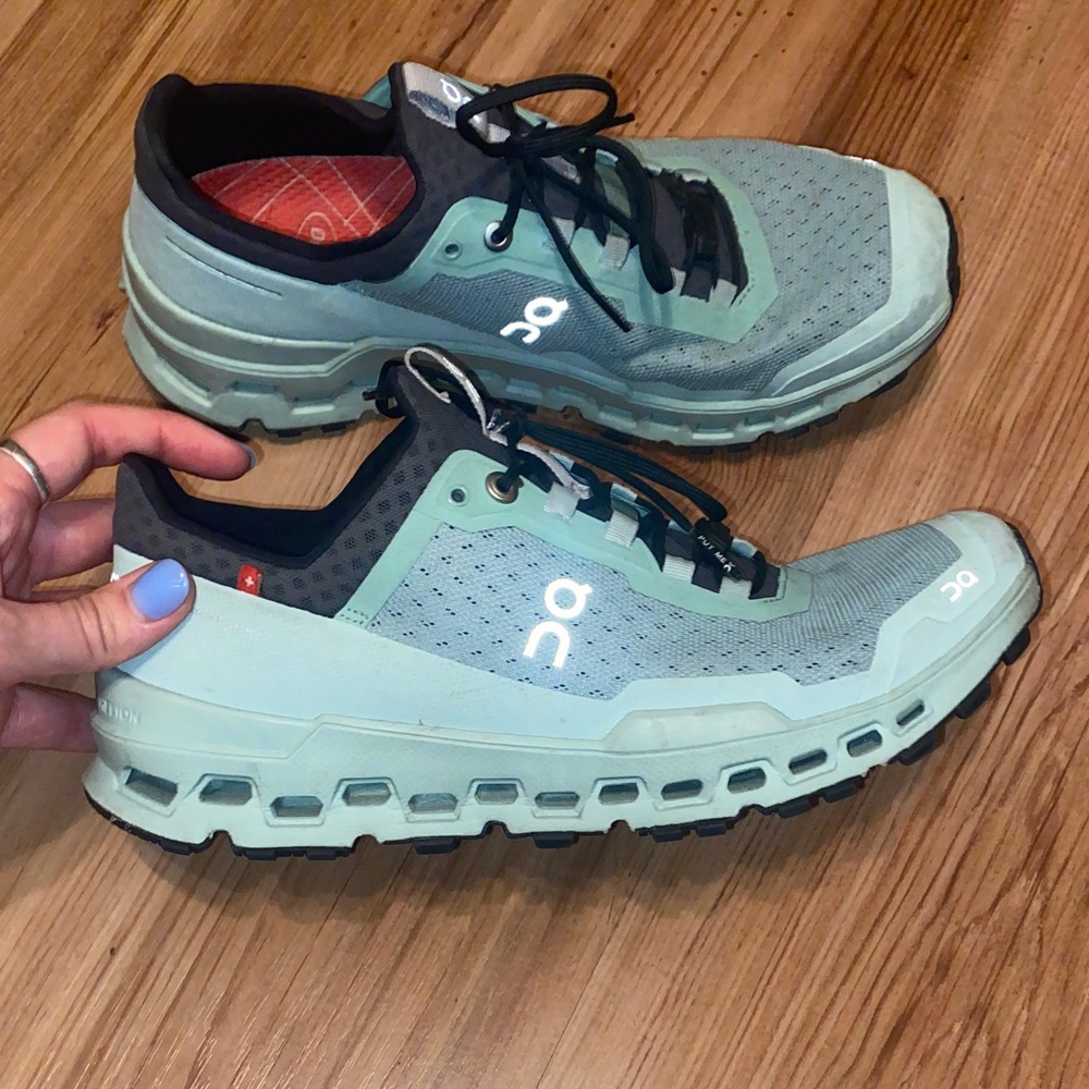 On cloud tennis shoes